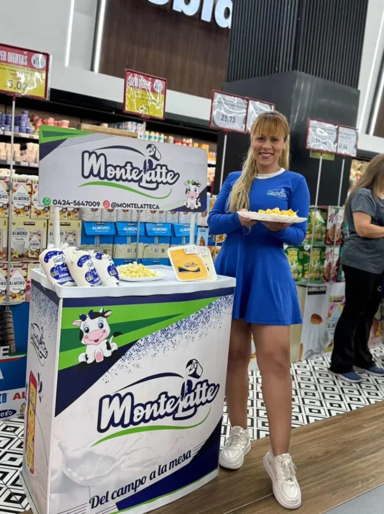 Saday Vásquez en activación de marca Monte Latte