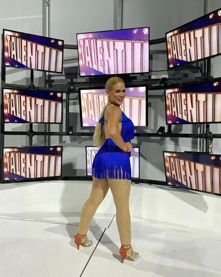 Saday Vásquez bailando en set de televisión